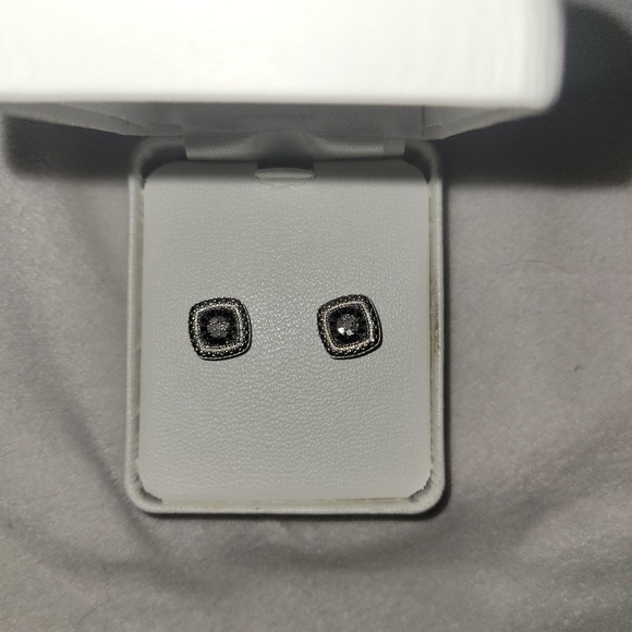 Diamond earrings - Picture 2 of 3